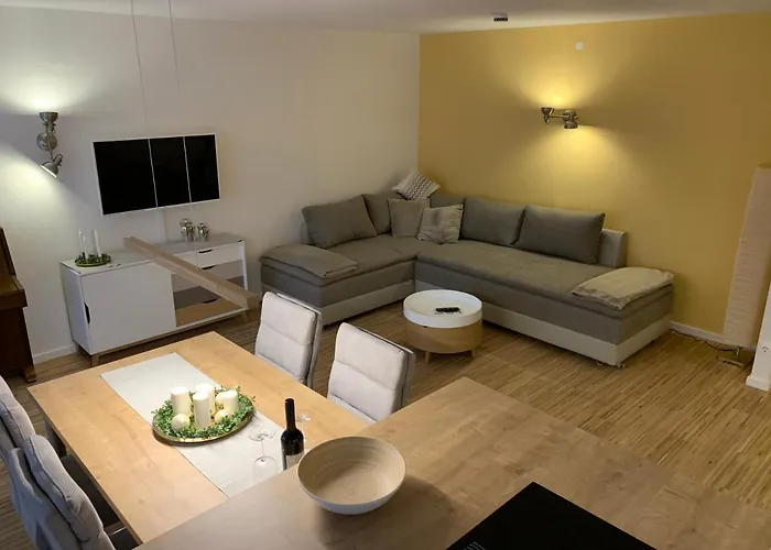 Moderne Ferienwohnung nahe SWR und Golfplatz
