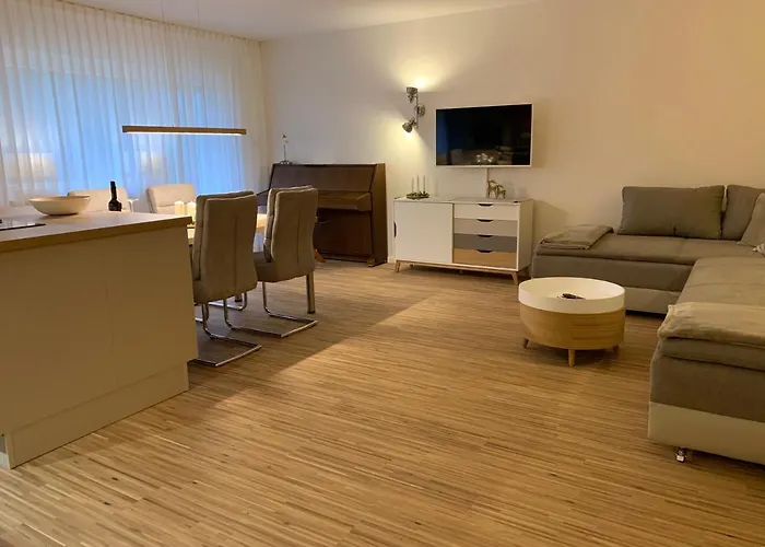 Moderne Ferienwohnung nahe SWR und Golfplatz